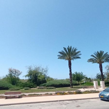 Beach Suite Israel- Private Jacuzzi Garden Suite & Gym, 3 Min Walk To Beach ביץ סוייט ישראל- ג'קוזי פרטי בגינה 3 דקות הליכה לים וחדר כושר アシュケロン エクステリア 写真