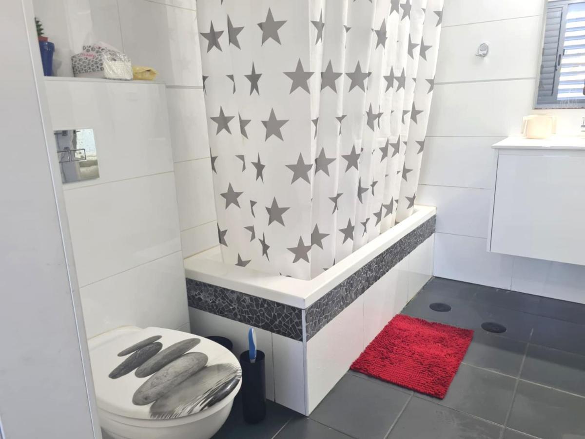 Beach Suite Israel- Private Jacuzzi Garden Suite & Gym, 3 Min Walk To Beach ביץ סוייט ישראל- ג'קוזי פרטי בגינה 3 דקות הליכה לים וחדר כושר アシュケロン エクステリア 写真
