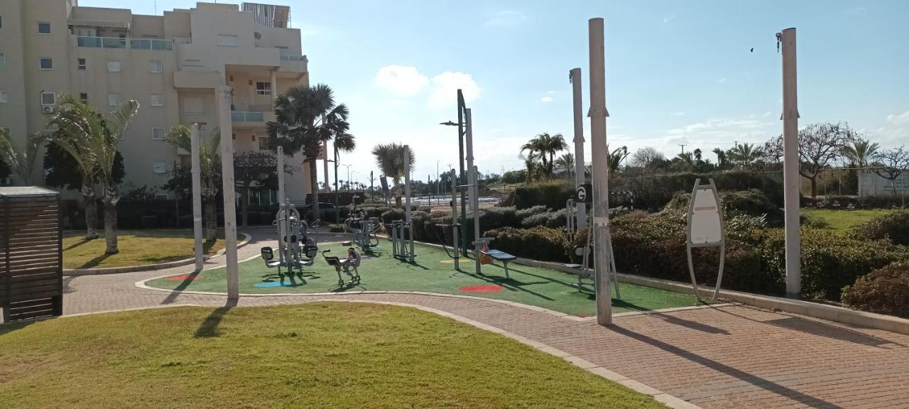 Beach Suite Israel- Private Jacuzzi Garden Suite & Gym, 3 Min Walk To Beach ביץ סוייט ישראל- ג'קוזי פרטי בגינה 3 דקות הליכה לים וחדר כושר アシュケロン エクステリア 写真